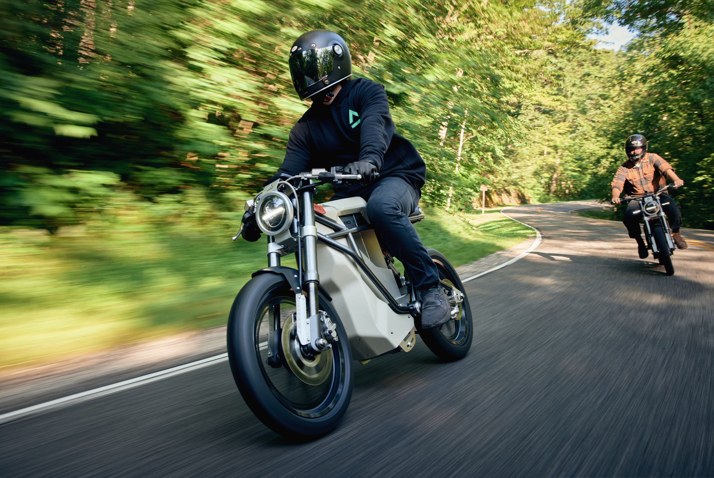 Land Energy E-Motorcycles: Impressive Price, Swappable Battery Tech, Name-Brand Components