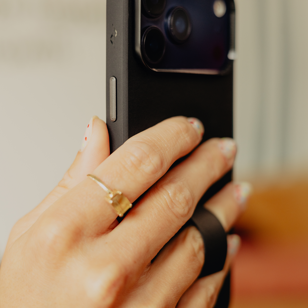 Everyday Loop Case | iPhone 17 Pro | Black