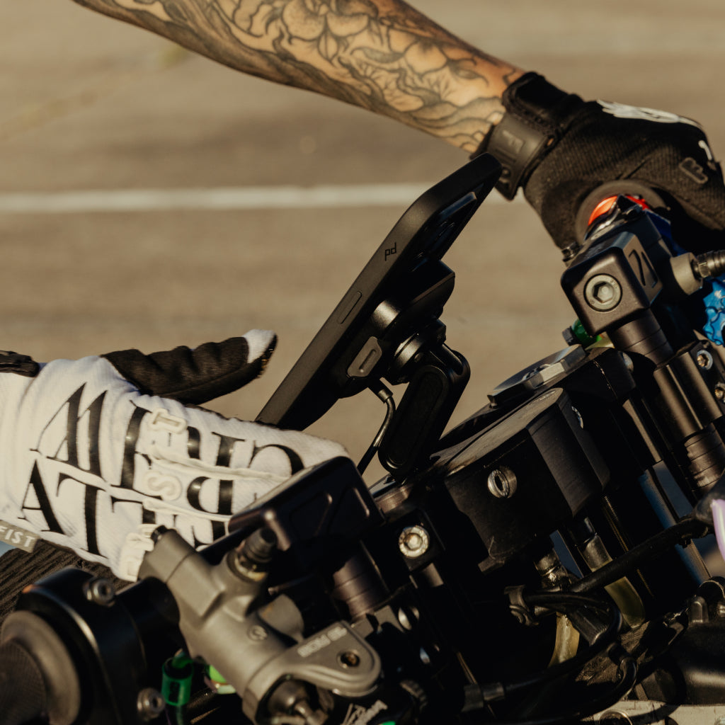 Motorcycle Stem Mount | Charging Qi2
