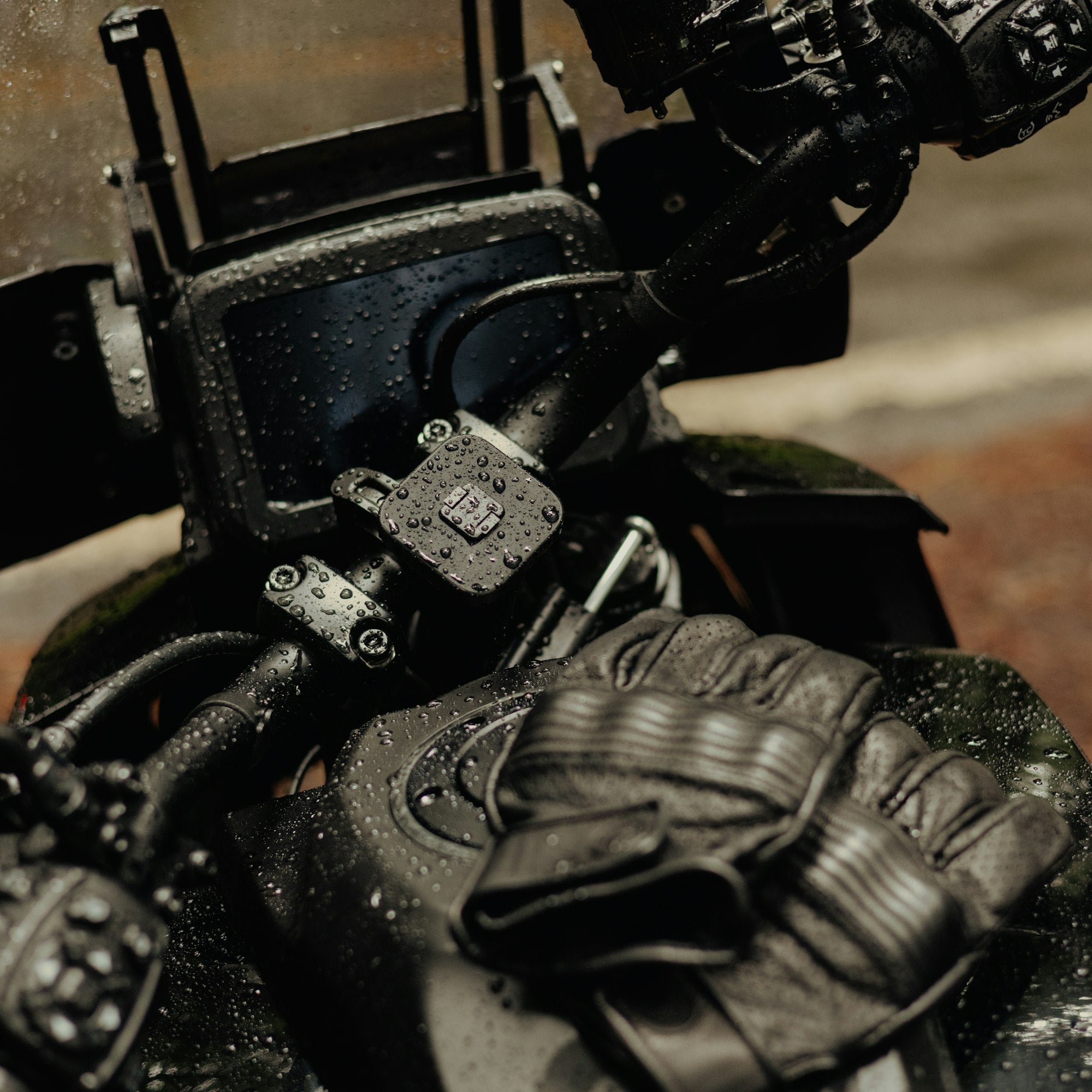 Motorcycle Bar Mount | Charging Locking Qi2